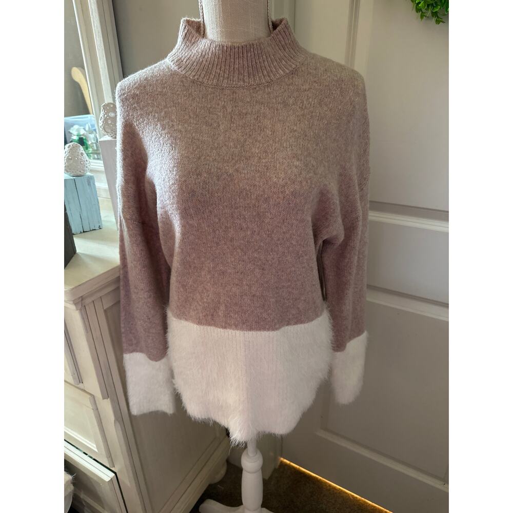 Alyson Parker Size Medium Pink & White Fuzzy Sweater EUC